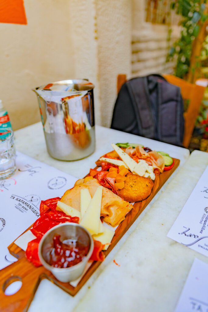 Von Athen mit der Fähre nach Naxos, Paros, Mykonos und Santorini