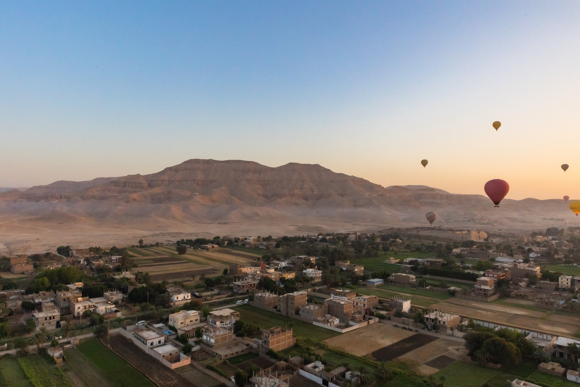 Reiseziele Ägypten Egypt Heißluftballonfahrt Luxor Sonnenaufgang