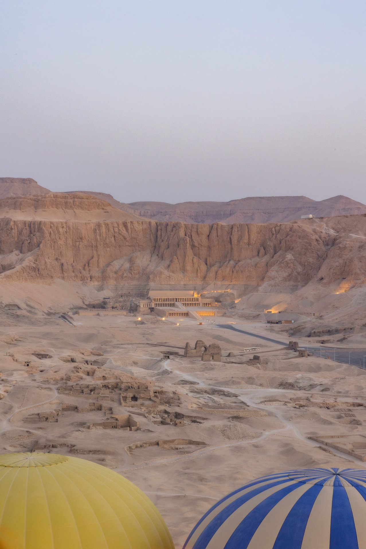 Reiseziele Ägypten Egypt Heißluftballonfahrt Luxor Sehenswürdigkeiten Sonnenaufgang