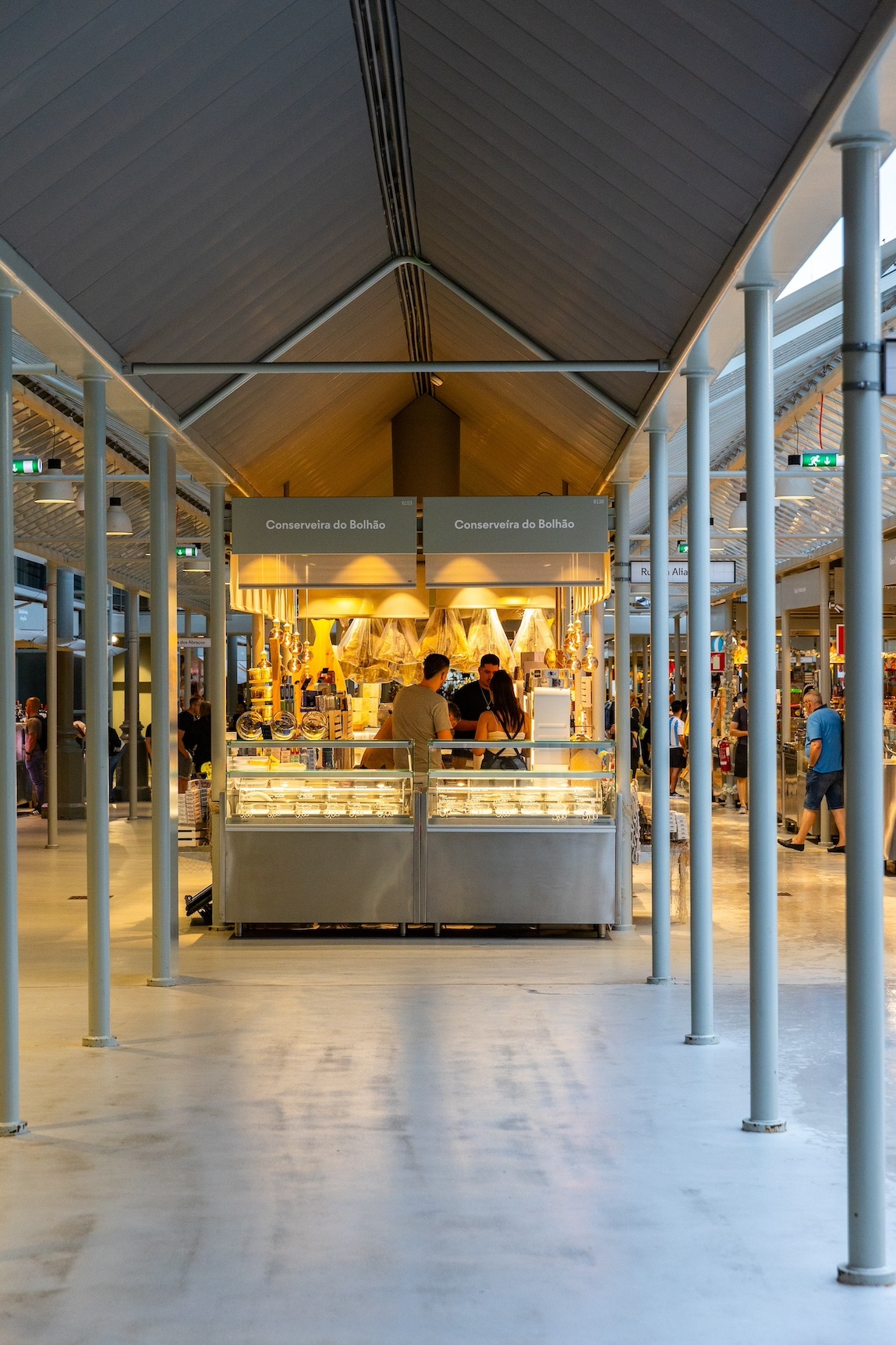 reiseziele_portugal-porto-bolhao-markt-angebot-stand